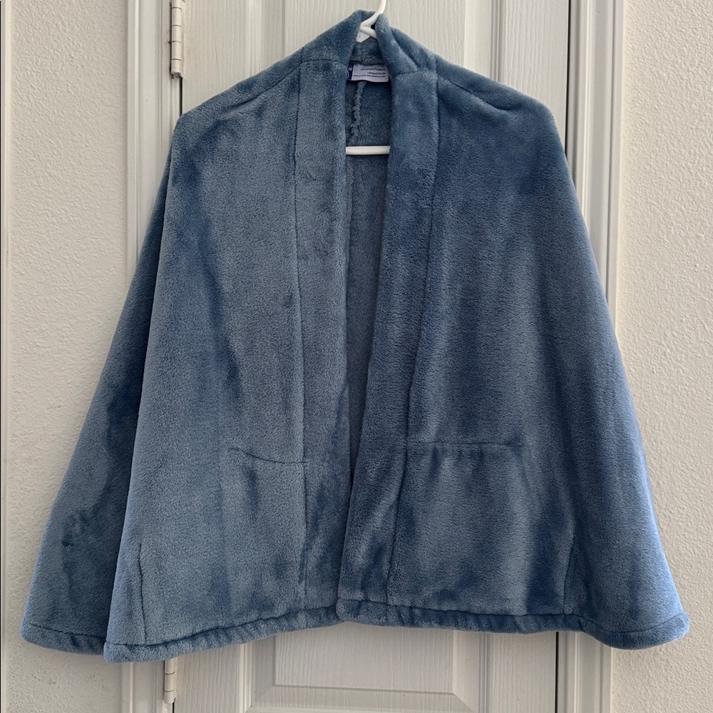 🛑 Bed Jacket SOFT Blue Fleece Cape Inside pockets to Wrap Around Yourself Sz S/M